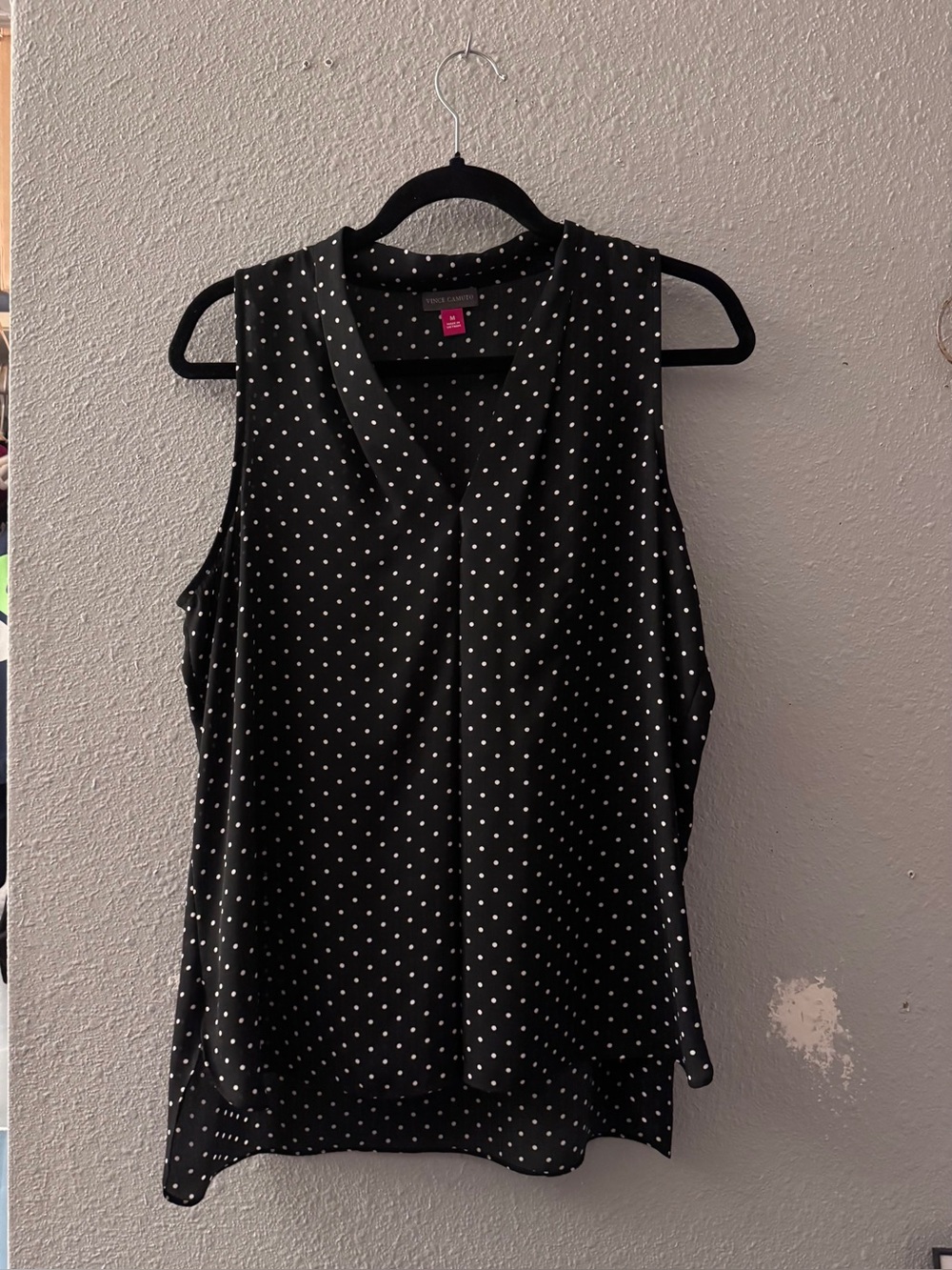 Vince Camuto Black Sleeveless Polka Dot V-Neck Blouse